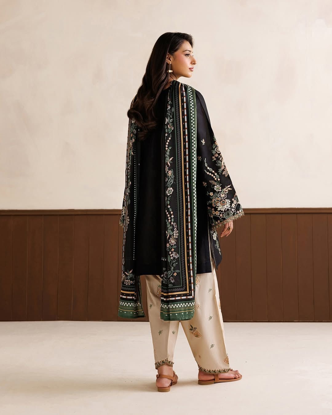Baroque Winter 2026 Heavy Embroidered Dhank 3 Piece Unstitched Suit with Wool Shawl - Image 3