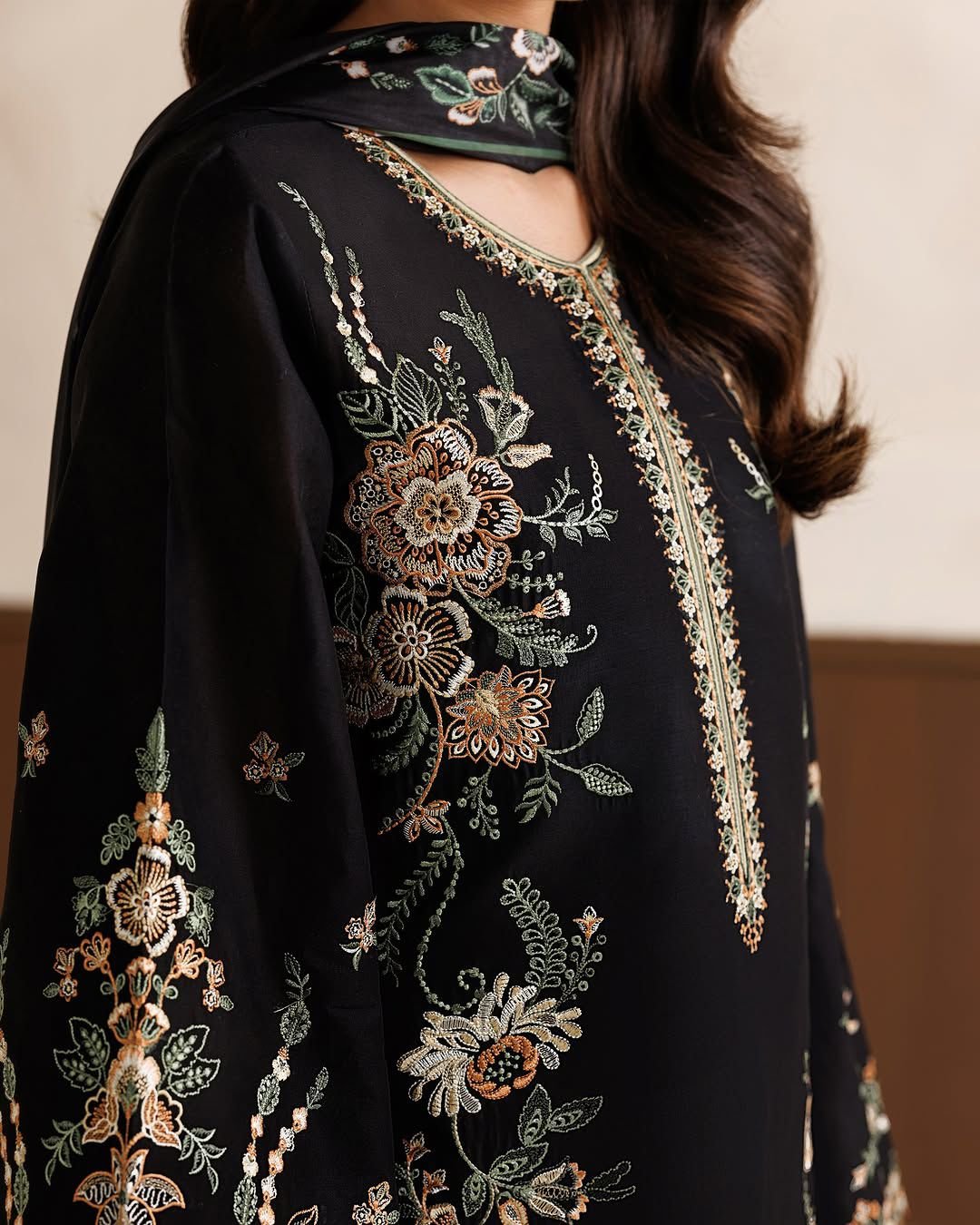 Baroque Winter 2026 Heavy Embroidered Dhank 3 Piece Unstitched Suit with Wool Shawl - Image 7