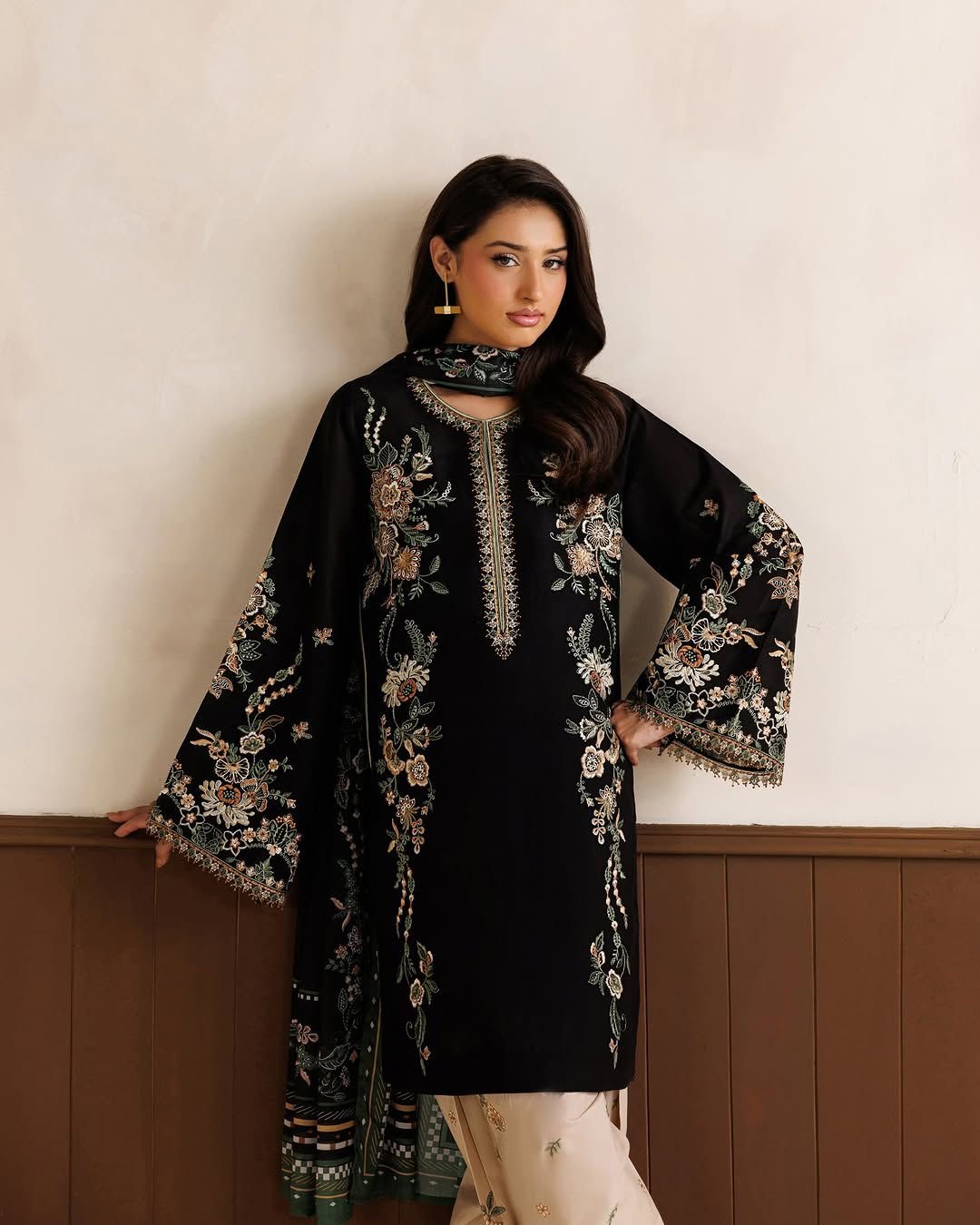 Baroque Winter 2026 Heavy Embroidered Dhank 3 Piece Unstitched Suit with Wool Shawl - Image 2